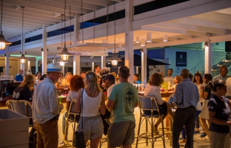 Isle de Sol Anchor Bar 1